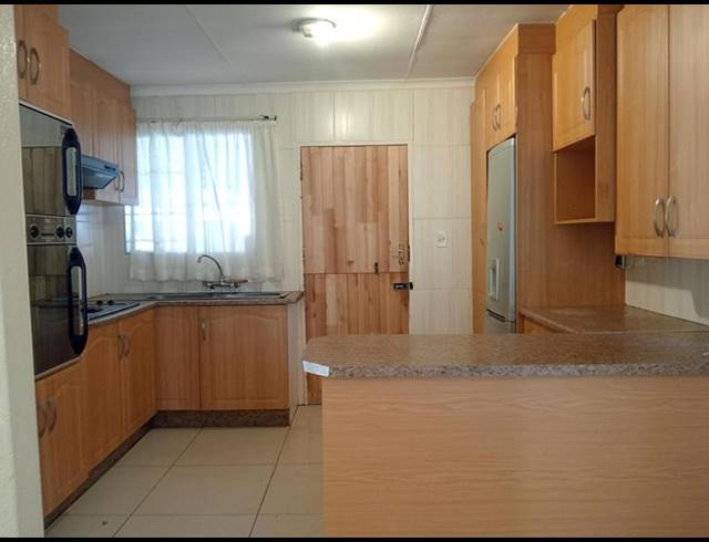 3 BEDROOM HOUSE FOR SALE IN KAGISO